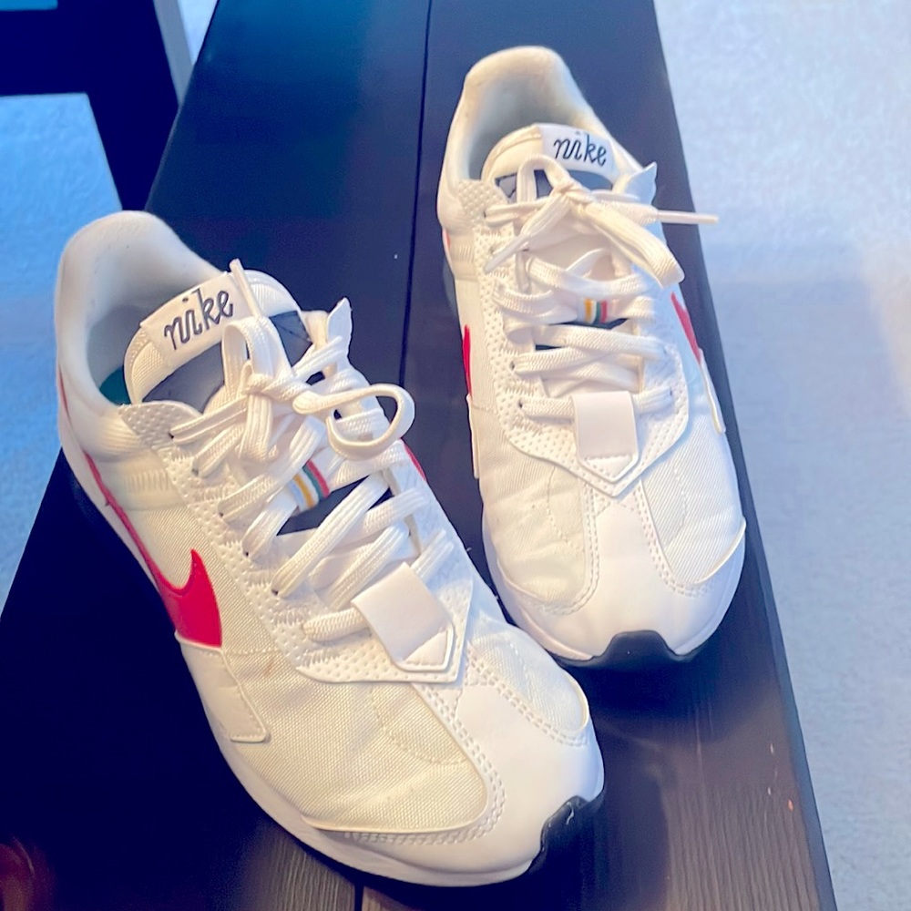 Nike running shoe, size 6.5 women